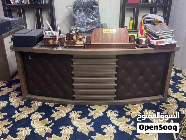 مكتب مع كرسي مع ملحقاته