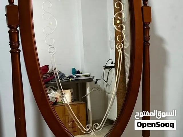 مراية ستاند خشب متحرك  – بحالة ممتازة