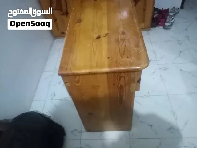 ي طاولات خشبه سويدي قديم أصلي متانة 1.5 إنش، مستخدم نظيف جداً ومدهونة وجاهزالعدد30طاوله