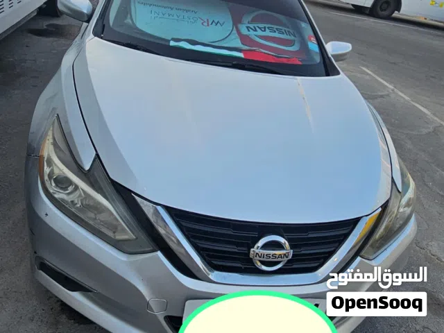 I'm sellinG my Nissan Altima UrGant Sell