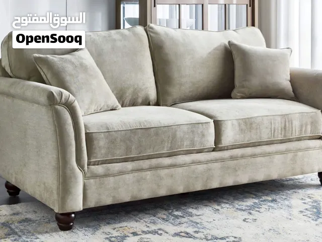 كنبة ثلاثية شبه جديدة للبيع السعر 40 دينار