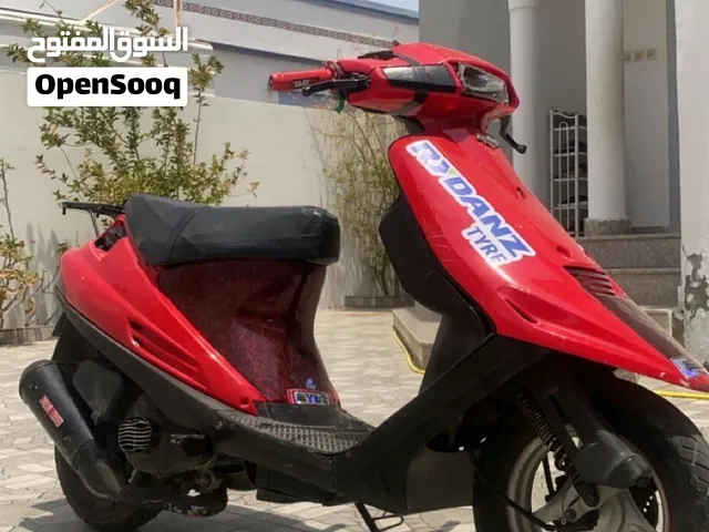 100 سيسي اللون احمر عليها اضافات الوصف مهم