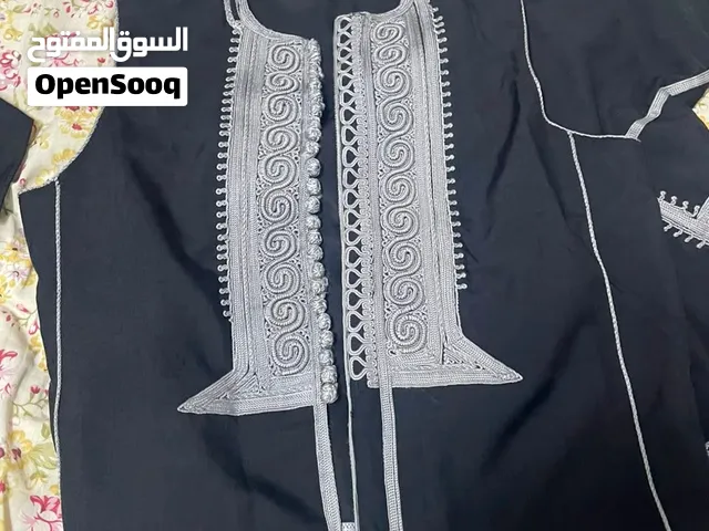 متوفر زبون خدمه يد مش خدمه كميوتير المكان طرابلس
