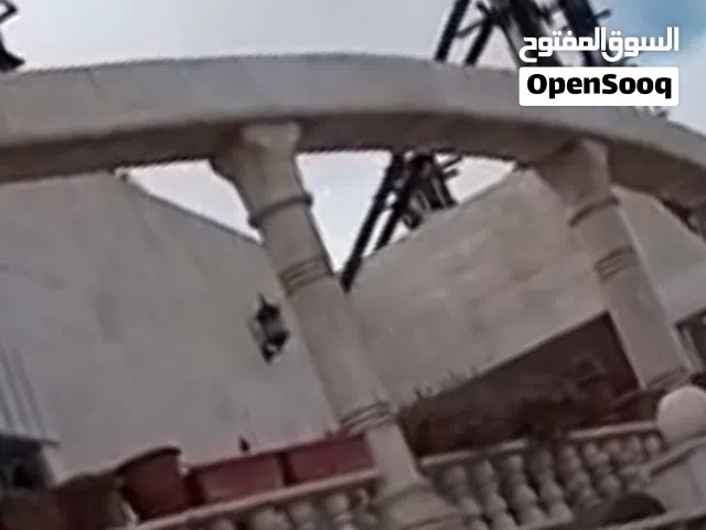 عمدان حجر رويشد قاسي عدد 4 للبيع مع تيجان ومشربيات بحجمين في الزرقا