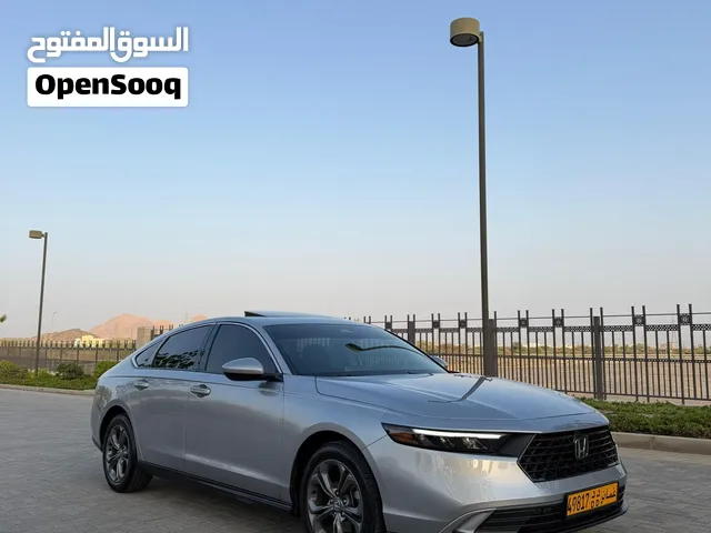 للبيع فقط هوندا اكورد 1.5 نظيفه جدا ايرباجات سليمه بحادث بسيط جدا خلف