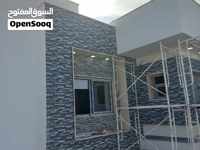 قطعة أرض بها منزل جديد 1450 متر مقسمة