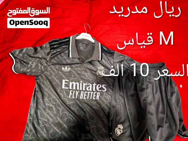 دريسات شبابيه و ايضا جفوف حارس السعر 15 الف و يلبس حسب الوزن مو شرط S
