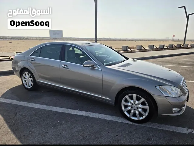 مرسيدس بانوراما  مخزن وشبه جديد وخالي من الحوادث والصبغ وفل سيرفيس مع تواير جديدة