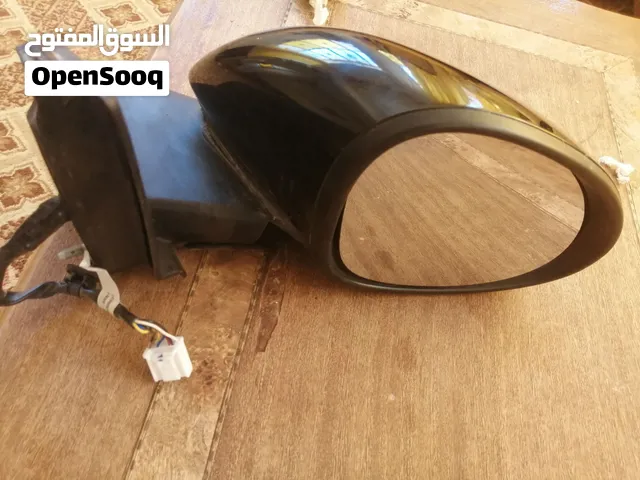 مرآية يمين بي واي دي سيجال فيها كسر خفيف