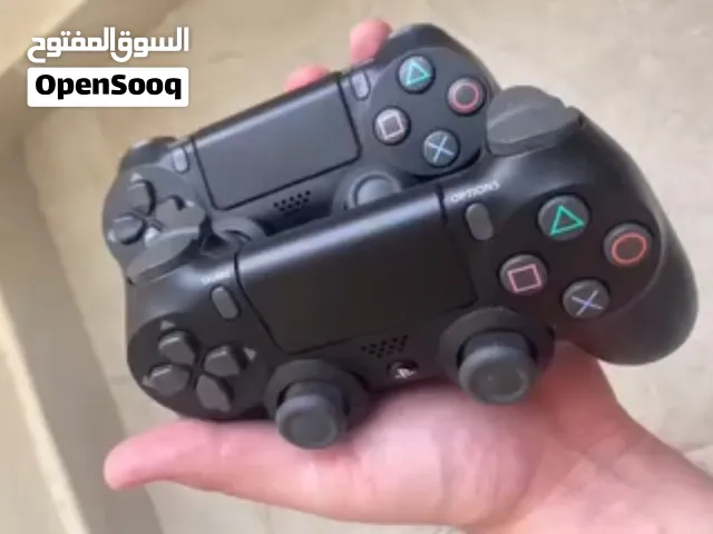 جهازين بلاي ستيشن 4 اصلي شغالين امورهم تمام