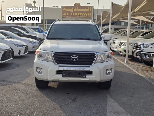 تويوتا لاندكروزر جي اكس ار 2014 خليجي ماشي 200,000 مالك اول مفتاحين الوكالة V8