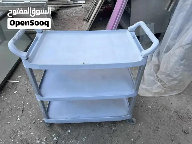 عريانة تقديم الطعام