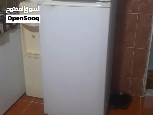 ثلاجة وفريز بحالة ممتازة