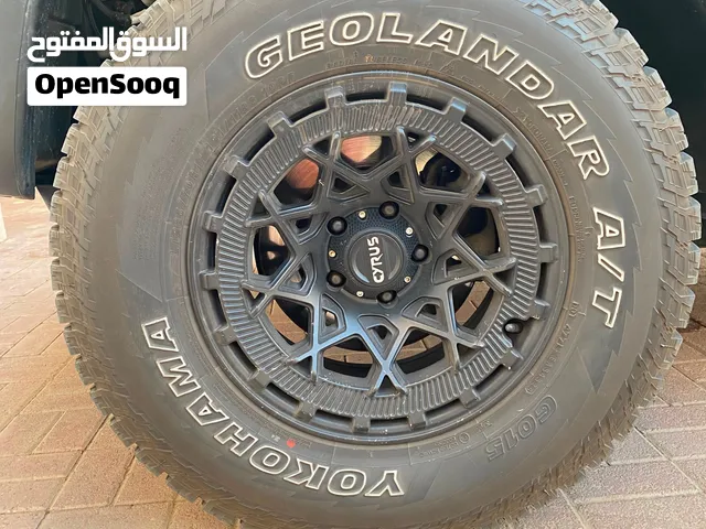 إطارات رانجلر يوكوهاما مع رنجات مقاس 17 مستعملة عدد 5