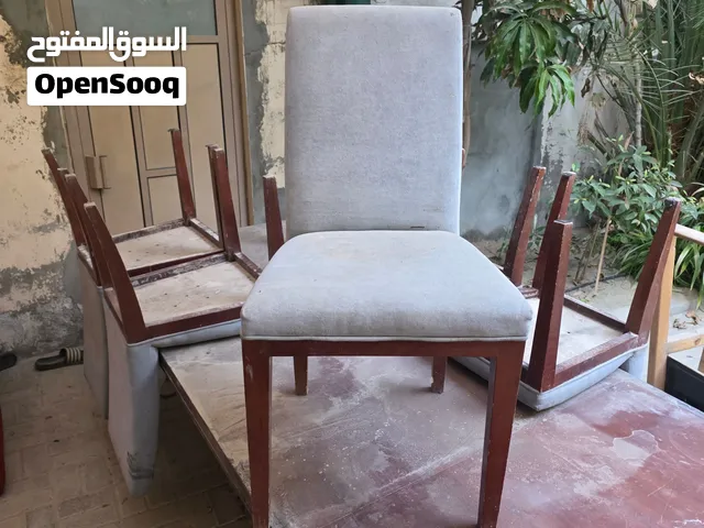 طاوله طعام تصلح للخارج او الداخل مع 6 كراسي بحاله جيده السعر قابل للتفاوض
