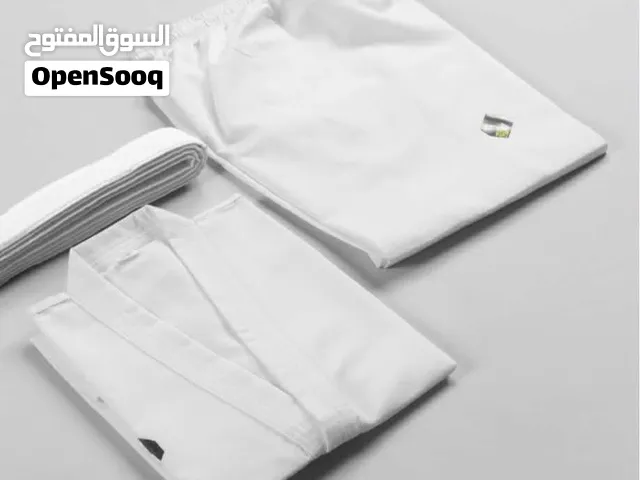 بدلة كاراتيه للبيع  جديده لم تستخدم ابدا  مقاس 170  السعر 12 دينار