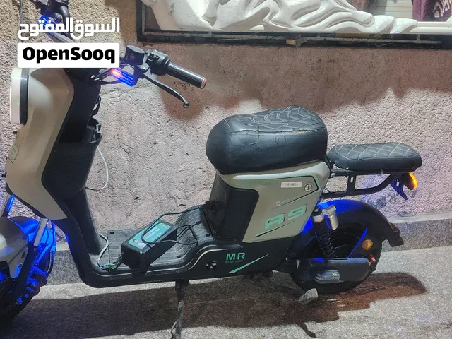 دراجه ار 9 بطاريات جدد نضيفه جدا كلشي شغال بيها واتساب وأنا خادم...
