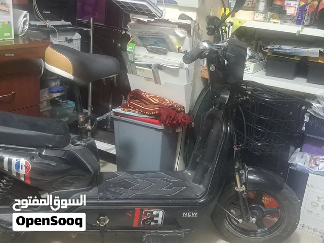 للبيع سكوتر كهربائية صينية من النوع الممتاز . الحالة جيدة جدا وما فيها مشاكل وتتحمل اوزان كبيرة.