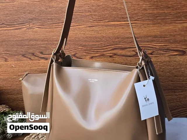 شنط حريمي و بوكات و ايس كابات