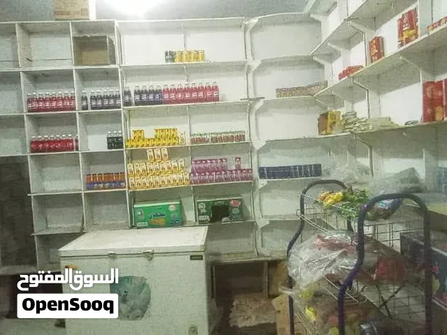 للبيع بقالة عرطه وموقع حلو مكون من فتحه وحمام ومخزن بسعر 500 الف شملان حي السلام
