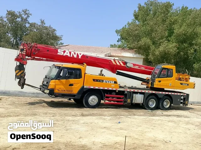 Crane Available for sale in Bahrain Sany250