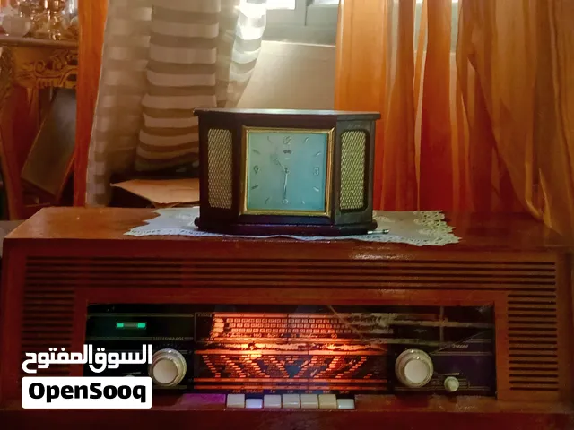 راديو قديم ألماني وضعه جيد +ساعه قديمه