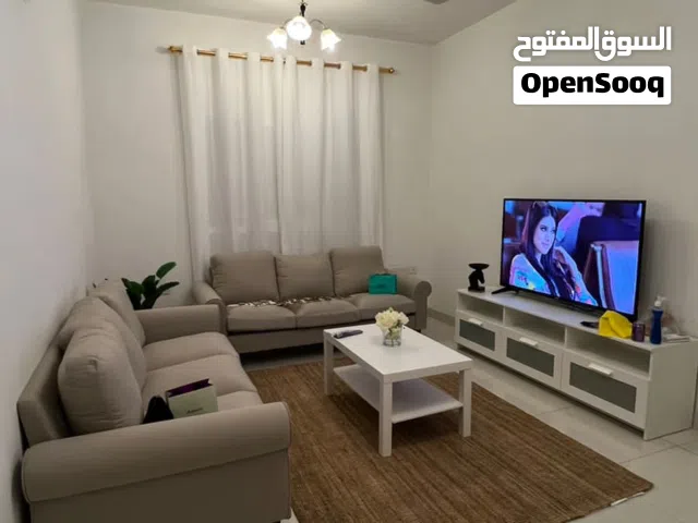 شقة للإيجار يومي شهري في العامرات (البجرية). - مقابل المول مارت واللولو.  - بجنب محل جودة وتوفير. -