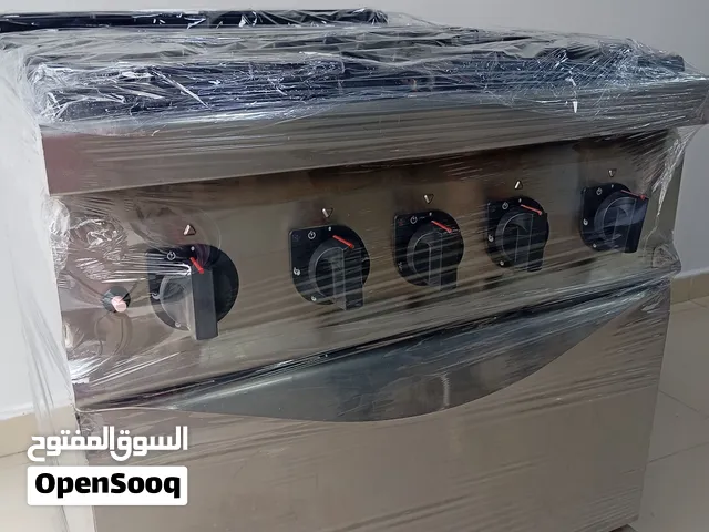غاز Bertos صناعة إيطالية عالية الجودة 4 شعلات وفرن بحالة ممتازة استخدام خفيف