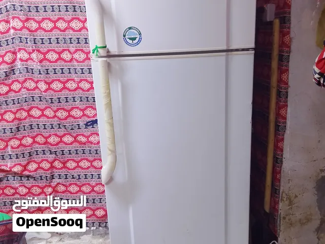 ثلاجة للبيع جديدة