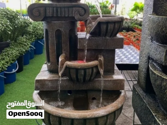 الشلال المائي منزلي الصغير يضيف لمسة هدوء وجمال للمكان بفضل صوت خرير الماء المنعش مستعمل شي قليل