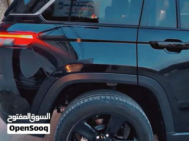 جيب لاريدو 2025 لون اسود رقم شهداء بصره سياره جديده