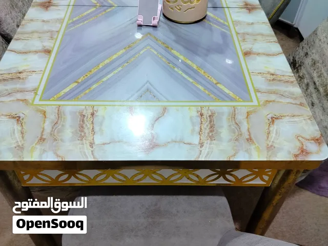 ميز طعام  كامل مع 6 كراسي للبيع