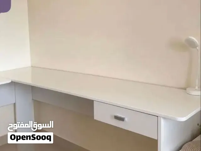 طاولة مكتب حرف L بيضاء للبيع – المدينة المنوره