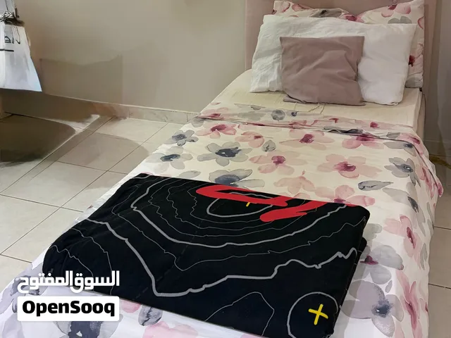 للابيع سرير من ايكيا