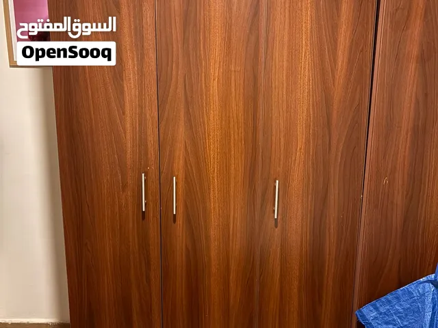 خرانة خشب مستعملة