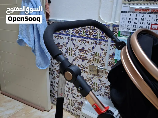 للبيع: عربة أطفال عملية وبسعر 35