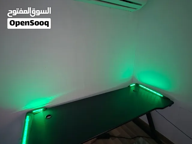 Big Gaming table that includes rgb lighting   طاولة ألعاب كبيرة مزودة بإضاءة RGB