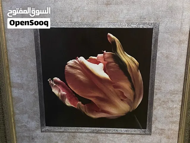 لوحات حائط كبيره وثقيله تصميم زهور باطار خشبي وحاله ممتازه