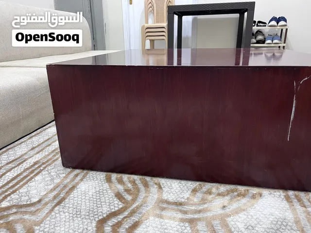 طاولة للجلوس الحالة ممتازة وكويسة للبيع