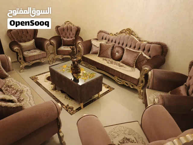 طقم كنب جديد مع طاولة عدد 6 كنب كما في الصورة الطقم تركي مستورد نظيف ومرتب