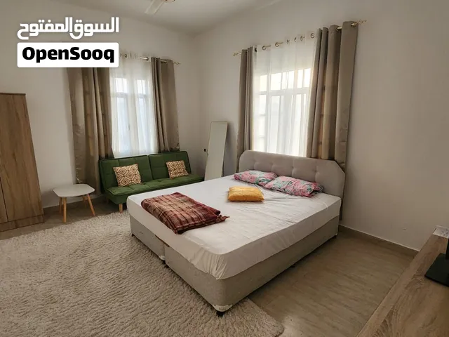 استوديو صغير بالخوض السادسه غرفه وحمام  ومطبخ تحضيري 5 دقايق من جامعه السلطان قابوس