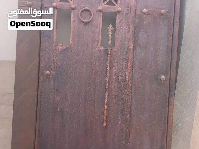 باب خارجي حديد