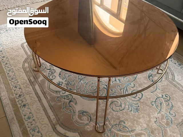 طاولة وسطيه زجاجية بحالة ممتازة ب50