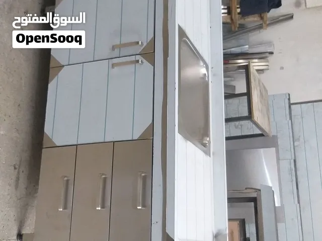 مصنع متكامل بتفصيل ادوات المطاعم والمخابز والفنادق والكافيات والمقاهي ويوجد قسم صيانه. ويوجد مكيفات