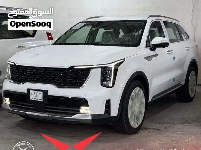 KIA SORENTO كيا سورنتو  حجم عائلي، مقصورة واسعة ومواصفات متكاملة تخليها خيار عملي ومريح.