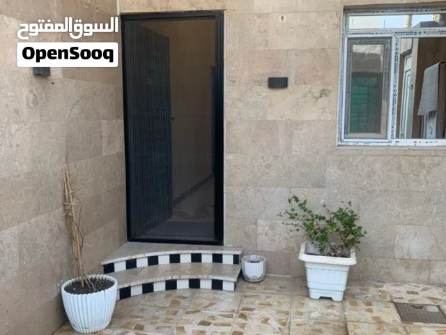 بيت بناء حديث للبيع
