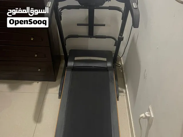 سير رياضي شبه جديد للبيع