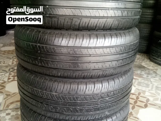 طقم اطارات مستعمل شبه جديد مقاس 215/60/17