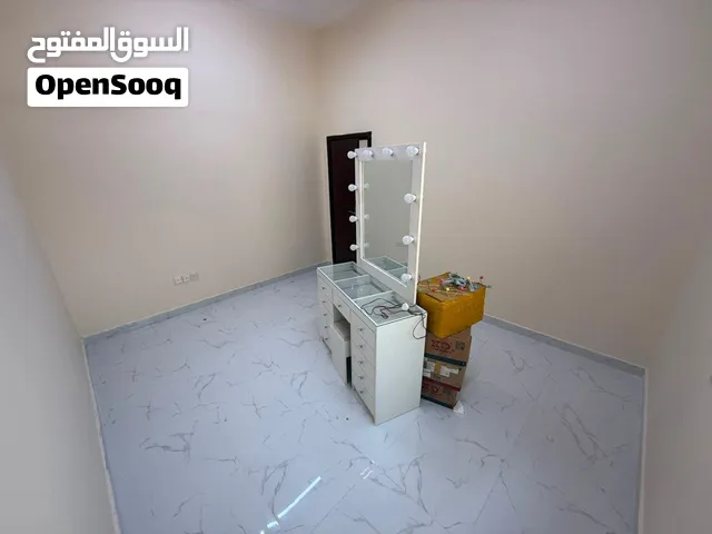 شقة غرفة وصالة بسعر مميز جداً 25,000 درهم فقط على 4 دفعات موقع مميز جدا