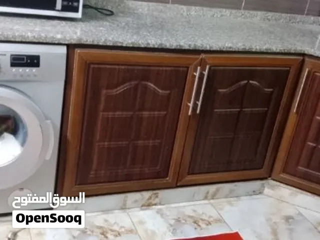 مطبخ رخام أرضي فقط مع خزاينو للبيع والمجلى السعر نهائي لا حدا يرن يفاصل يغطي مساحة 4*3